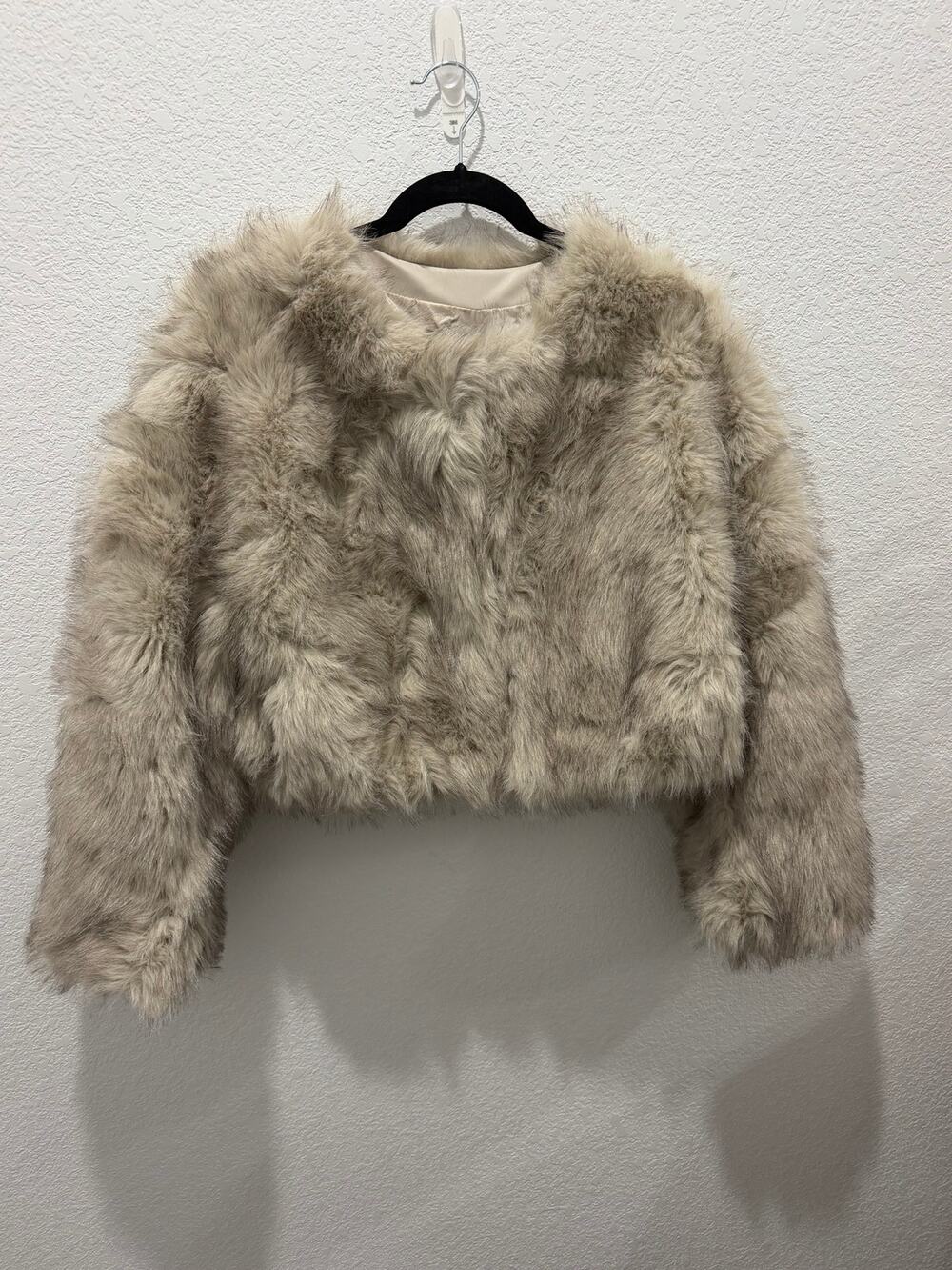 NWOT Laseti Faux Fur Cropped Jacket Beige Cream Small Open Front Glam Winter